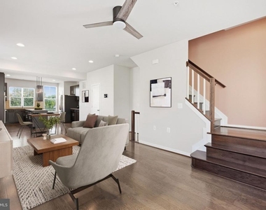 1474 Trafalgar Lane - Photo Thumbnail 8