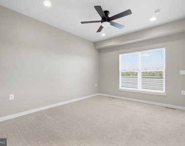 1474 Trafalgar Lane - Photo Thumbnail 19
