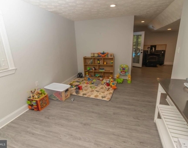 2428 Pimpernel Drive - Photo Thumbnail 5