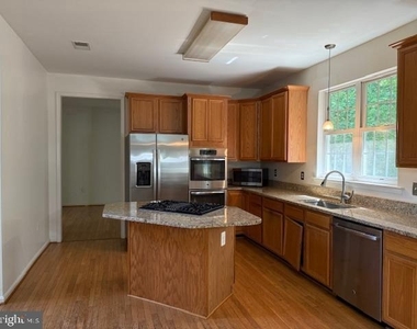 3001 Mandarin Place - Photo Thumbnail 5