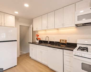 1403 Dartmouth Avenue - Photo Thumbnail 10