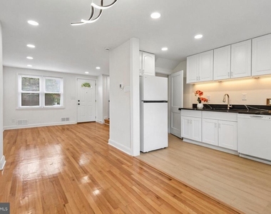 1403 Dartmouth Avenue - Photo Thumbnail 13