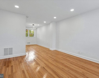 1403 Dartmouth Avenue - Photo Thumbnail 4