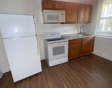 2313 Lauretta Avenue - Photo Thumbnail 7