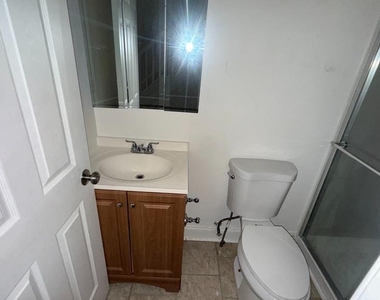 2313 Lauretta Avenue - Photo Thumbnail 4