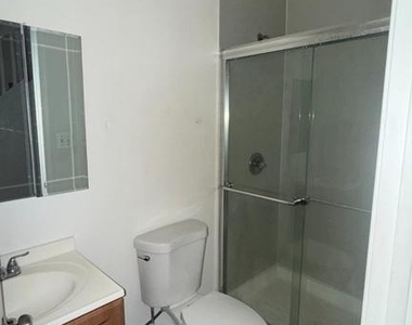2313 Lauretta Avenue - Photo Thumbnail 3