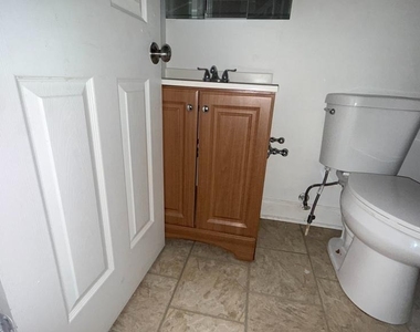 2313 Lauretta Avenue - Photo Thumbnail 5