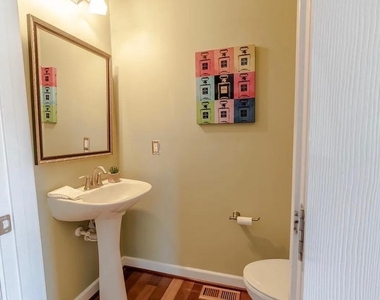 906 Oldham Street - Photo Thumbnail 16
