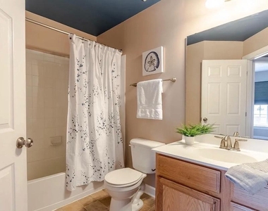 906 Oldham Street - Photo Thumbnail 8