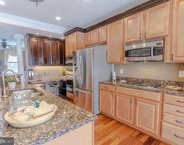 906 Oldham Street - Photo Thumbnail 3
