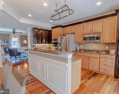 906 Oldham Street - Photo Thumbnail 5