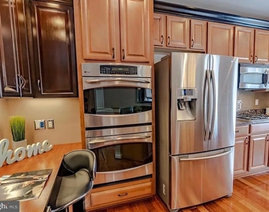 906 Oldham Street - Photo Thumbnail 4