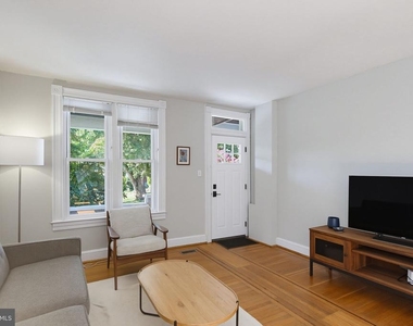 600 W 36th Street - Photo Thumbnail 3