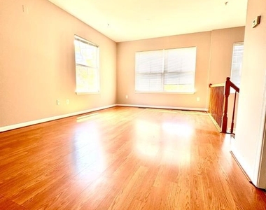 2062 Clipper Park Road - Photo Thumbnail 11