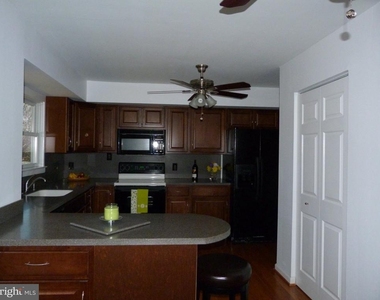 1009 Kensington Way - Photo Thumbnail 2