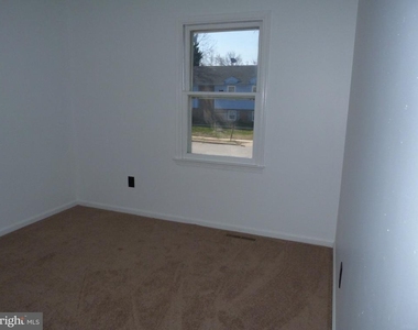 1009 Kensington Way - Photo Thumbnail 10
