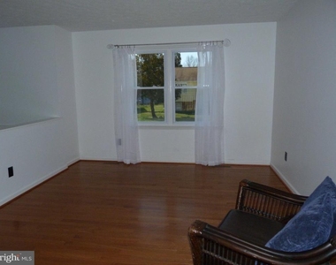 1009 Kensington Way - Photo Thumbnail 5