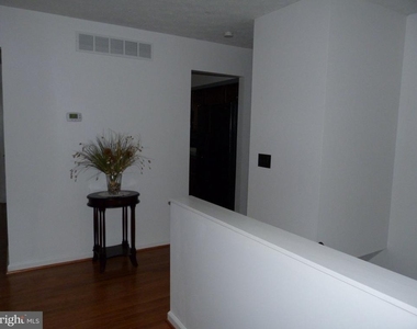 1009 Kensington Way - Photo Thumbnail 6