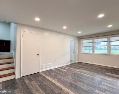 820 Leeds Lane - Photo Thumbnail 10