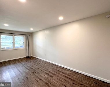 820 Leeds Lane - Photo Thumbnail 12