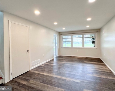 820 Leeds Lane - Photo Thumbnail 9
