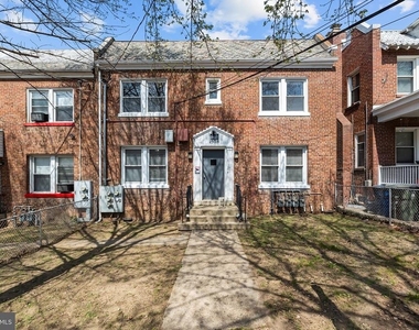 1508 V Street Se - Photo Thumbnail 8