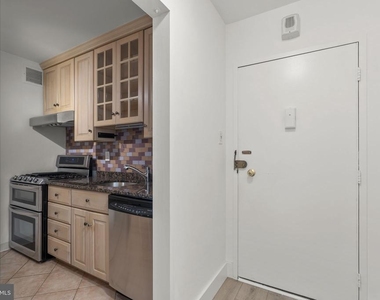 4201 Cathedral Avenue Nw - Photo Thumbnail 2