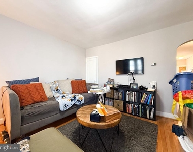 4032 7th Street Ne - Photo Thumbnail 3