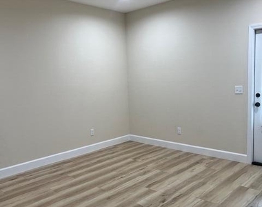 673 S Orange Street - Photo Thumbnail 8