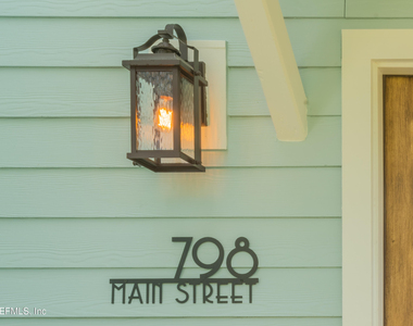 798 Main Street - Photo Thumbnail 7