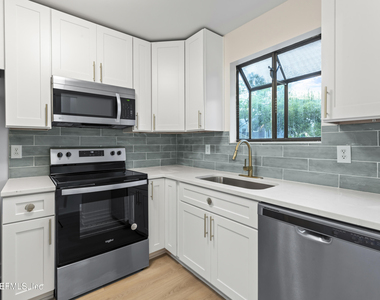 798 Main Street - Photo Thumbnail 13