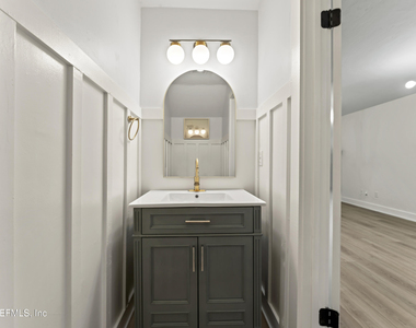 798 Main Street - Photo Thumbnail 16