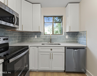 798 Main Street - Photo Thumbnail 14
