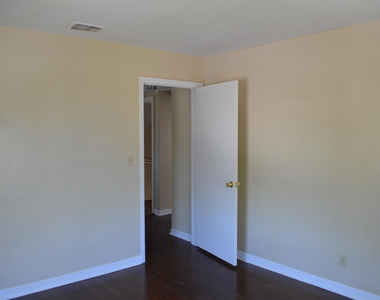 801 Acosta Street - Photo Thumbnail 16