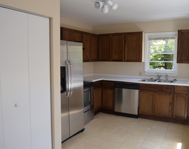 801 Acosta Street - Photo Thumbnail 4