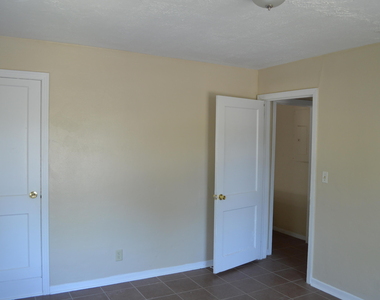 801 Acosta Street - Photo Thumbnail 10