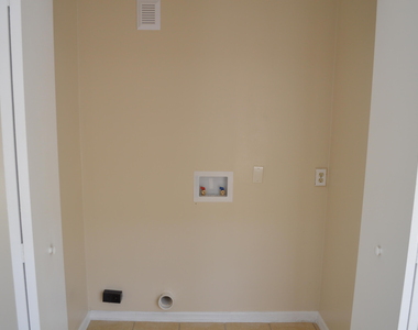 801 Acosta Street - Photo Thumbnail 5