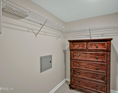 13715 Richmond Park Drive N - Photo Thumbnail 17