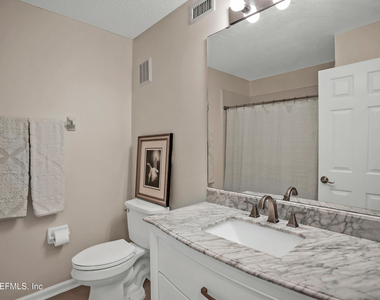 13715 Richmond Park Drive N - Photo Thumbnail 22