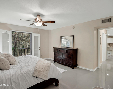 13715 Richmond Park Drive N - Photo Thumbnail 14
