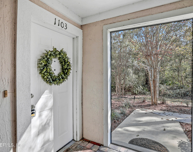 13715 Richmond Park Drive N - Photo Thumbnail 9