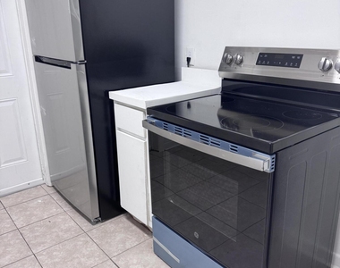 6124 Sudbury Avenue - Photo Thumbnail 4