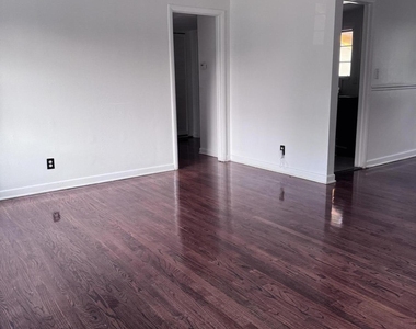 6124 Sudbury Avenue - Photo Thumbnail 2