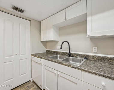 8745 Whispering Pines Drive - Photo Thumbnail 12