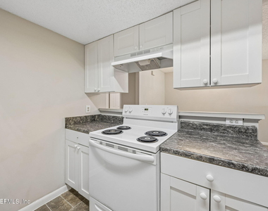 8745 Whispering Pines Drive - Photo Thumbnail 11