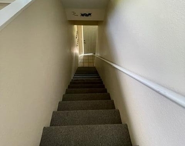13703 Richmond Park Drive N - Photo Thumbnail 24