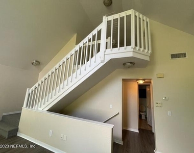 13703 Richmond Park Drive N - Photo Thumbnail 22