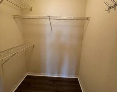 13703 Richmond Park Drive N - Photo Thumbnail 19