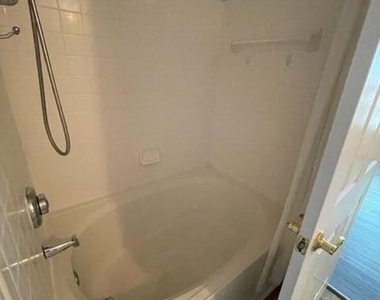 13703 Richmond Park Drive N - Photo Thumbnail 18
