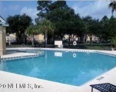 13703 Richmond Park Drive N - Photo Thumbnail 31